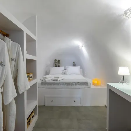 Volcave Karterados (Santorini)