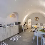 Volcave Karterados (Santorini)